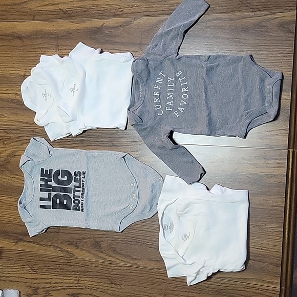 0-3mo onsies - Picture 1 of 5